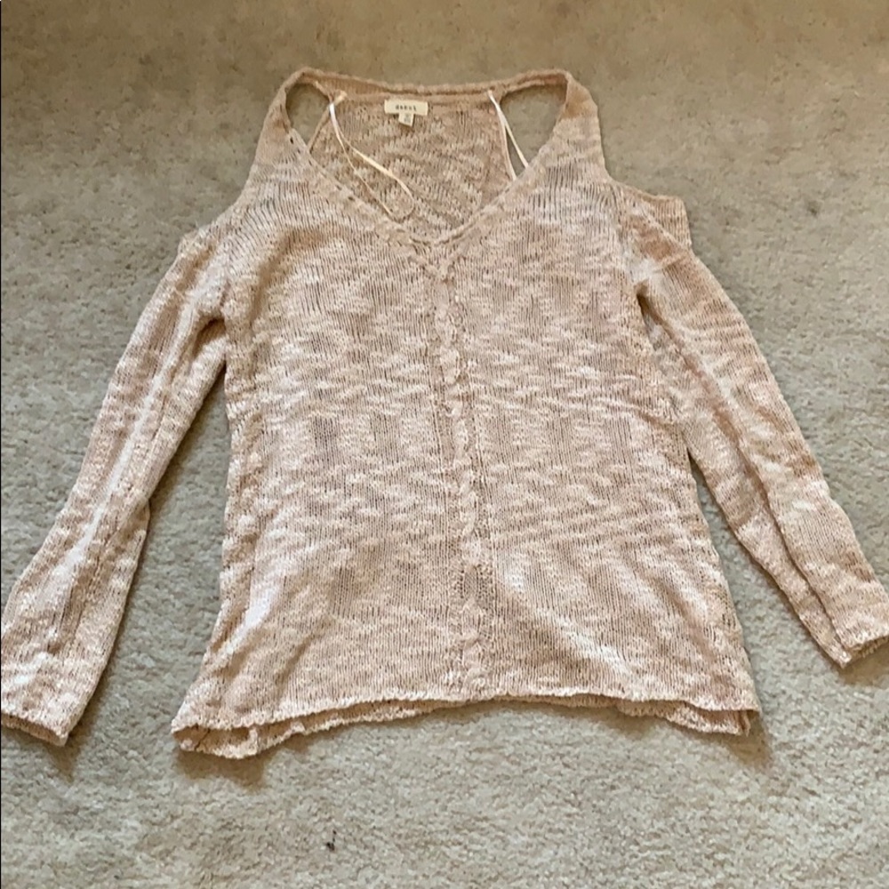 Open shoulder shirt